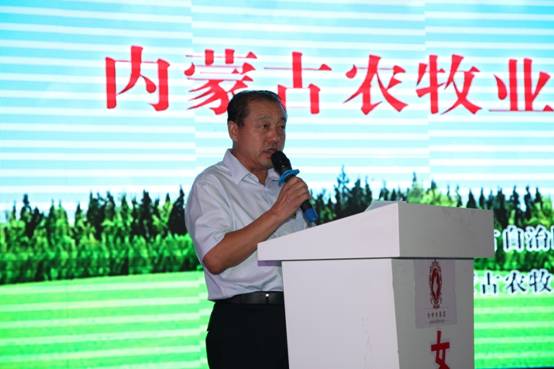 產業(yè)大咖齊聚草原青城，共享饕餮智慧盛宴----2015內蒙古農牧業(yè)產業(yè)化發(fā)展論壇召開