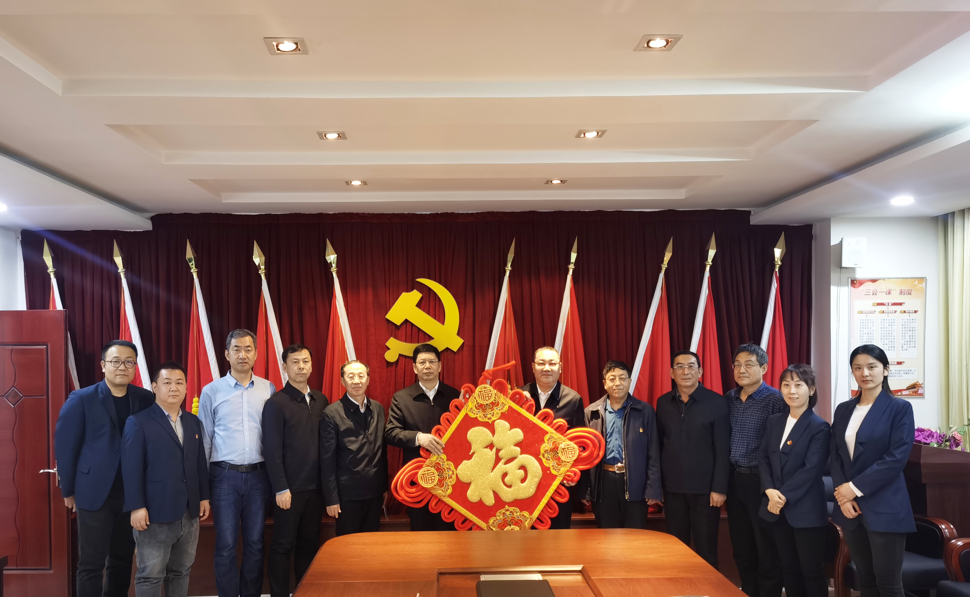 自治區(qū)政協(xié)副主席、工商聯(lián)主席安潤生等領(lǐng)導(dǎo)蒞臨協(xié)會慰問指導(dǎo)